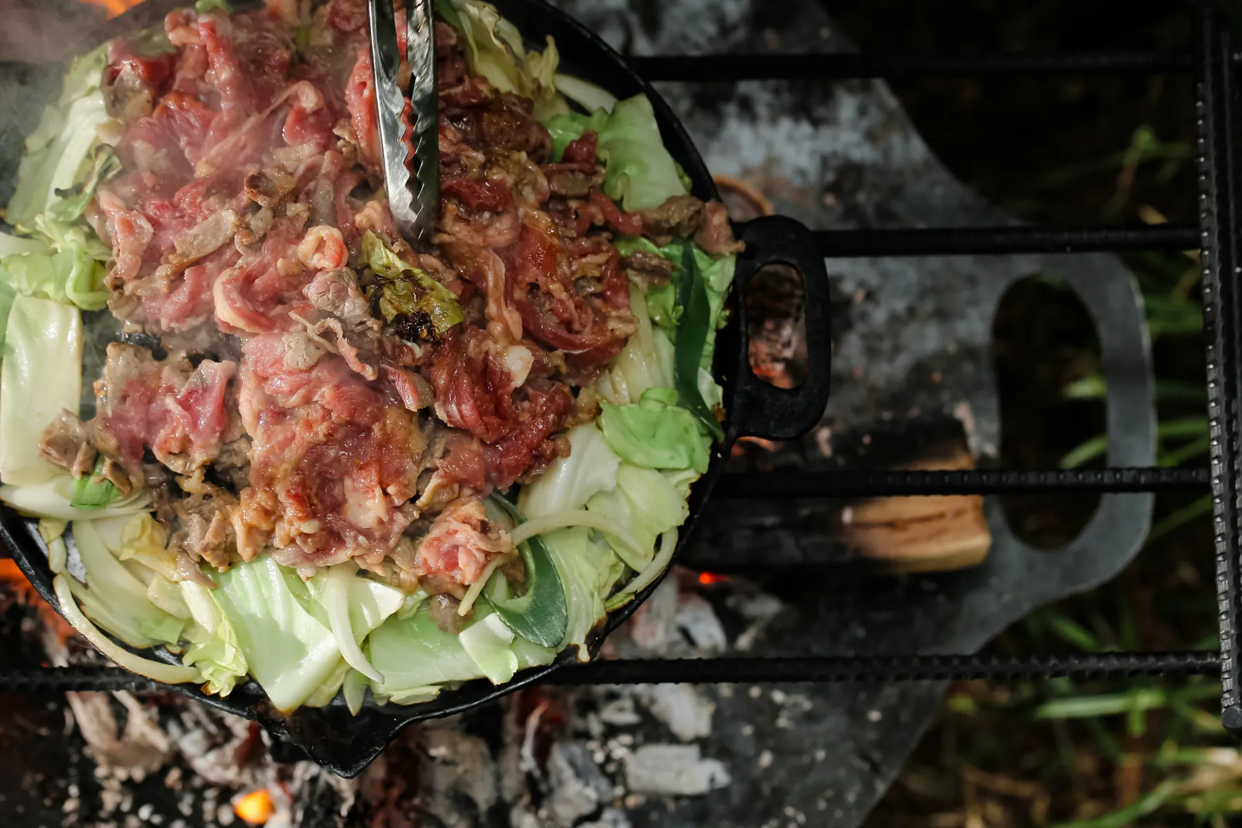地元で60年以上愛されてきた、<br>味噌味の羊焼き肉「義経焼」。